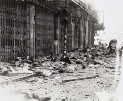 【jpg清晰版】1937年8月23日上海先施公司百货商店遭轰炸后的惨状.jpg
