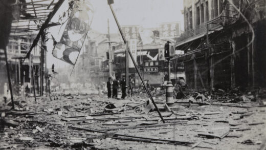 【jpg清晰版】1937年8月23日南京路永安百货公司遭轰炸后的惨状.jpg