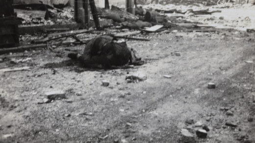 【jpg清晰版】1937年8月上海曲阜路与昆明路阵亡的中国士兵.jpg