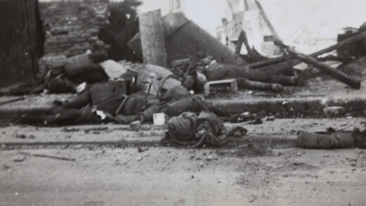 【jpg清晰版】1937年8月上海阵亡的中国士兵昆明路与东余杭路.jpg