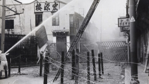 【jpg清晰版】1937年9月12日上海消防队在阿拉巴斯特路灭火.jpg