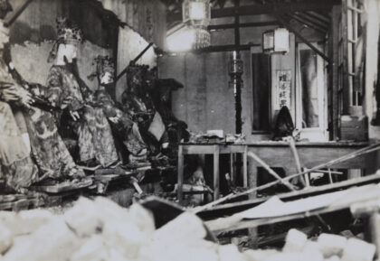 【jpg清晰版】1937年9月上海龙华寺佛像遭战争损毁.jpg
