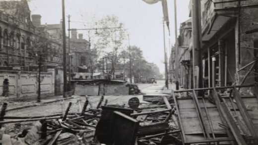 【jpg清晰版】1937年9月江西路与四川路之间的靶子路设置的路障与岗哨.jpg