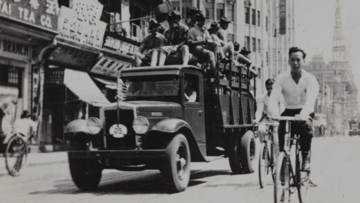 【jpg清晰版】1937年9月美国海军陆战队队员乘卡车前往上海营房.jpg