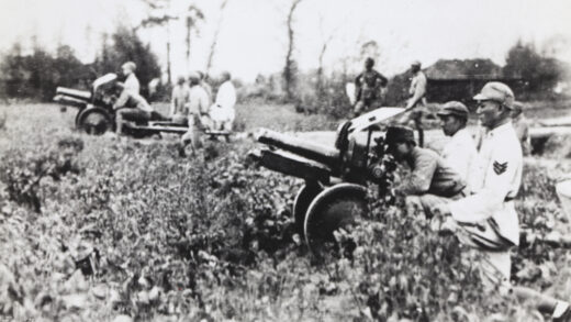 【jpg清晰版】1937年上海中国士兵与野战炮（siderius4775型火炮）.jpg
