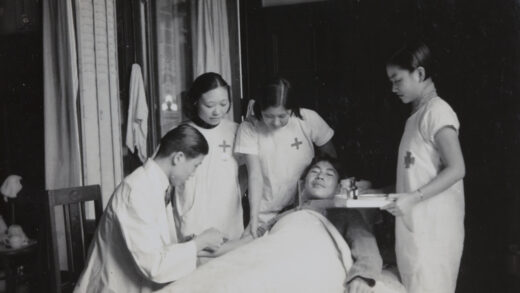 【jpg清晰版】1937年上海受伤士兵在医院接受治疗.jpg