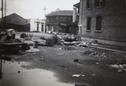 【jpg清晰版】1937年上海工程区和钢厂附近的临时路障.jpg