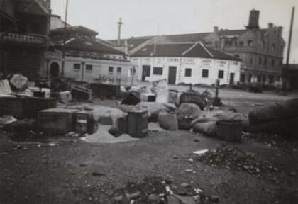 【jpg清晰版】1937年上海工程区和钢铁厂附近的临时路障.jpg