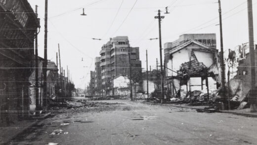 【jpg清晰版】1937年上海战争损毁的沃德路向西眺望.jpg
