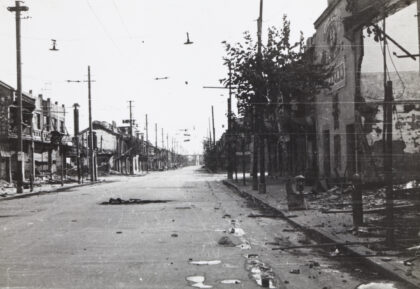 【jpg清晰版】1937年上海沃德路战损景象东望.jpg