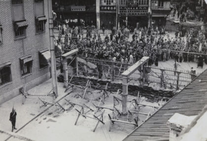【jpg清晰版】1937年上海法租界北门外的南市中国难民.jpg