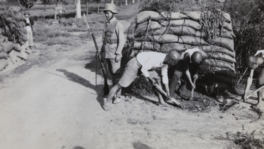 【jpg清晰版】1937年上海虹桥附近的中国国民革命军（88师）士兵与掩体.jpg