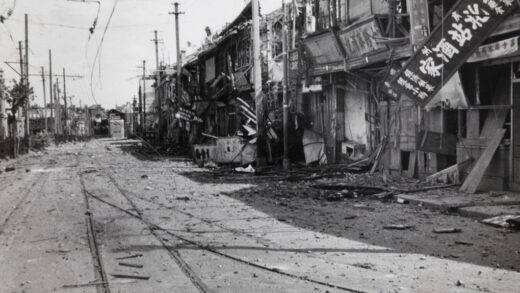 【jpg清晰版】1937年上海轰炸后的边界路望向河南北路哨所.jpg