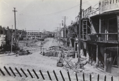 【jpg清晰版】1937年上海闸北河南北路与界路的路障及反坦克防御工事.jpg