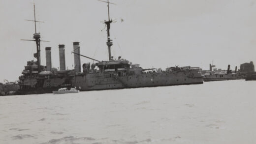 【jpg清晰版】1937年上海黄浦江上的hijms出云号（idzumo）.jpg