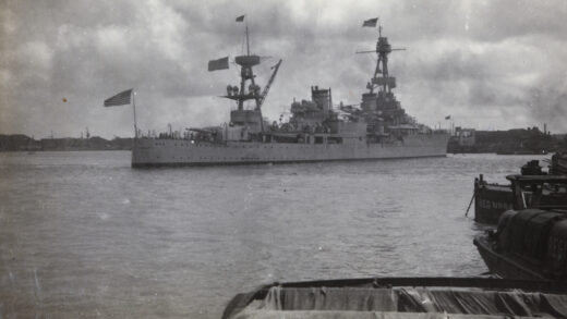 【jpg清晰版】1937年上海黄浦江上的美军奥古斯塔号军舰.jpg