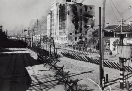 【jpg清晰版】1937年日军在上海北站附近boundaryroad哨所观察到士兵.jpg
