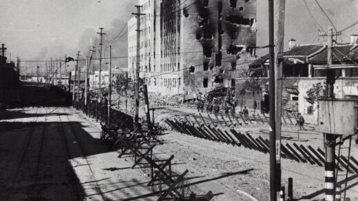 【jpg清晰版】1937年日军在上海北站附近boundaryroad哨所观察到士兵.jpg