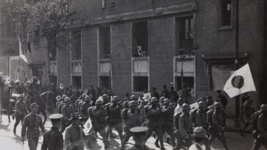 【jpg清晰版】1937年日本号手参加在上海国际租界举行的胜利游行.jpg