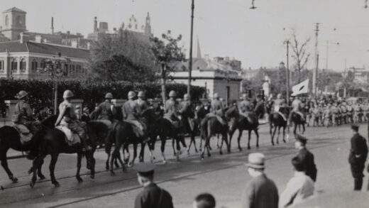 【jpg清晰版】1937年日本骑兵参加胜利阅兵经过上海英国领事馆.jpg