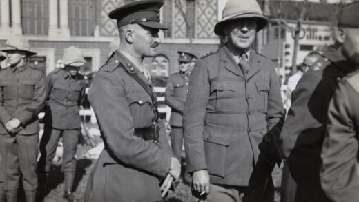 【jpg清晰版】1937年的英国士兵与军官上海.jpg