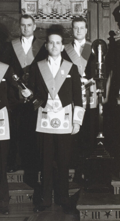 【jpg清晰版】1938年5月约翰·蒙哥马利与上海圣乔治共济会其他成员.jpg