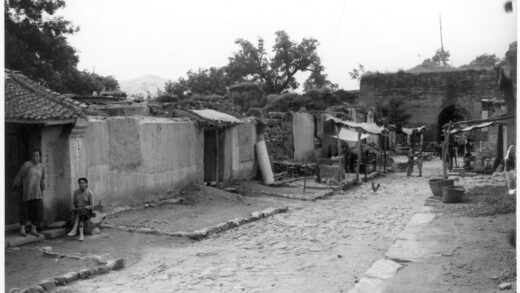 【jpg清晰版】1938年夏天阜平被日军烧毁的房屋.jpg