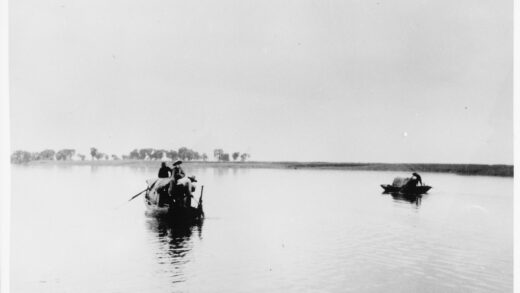 【jpg清晰版】1938年河北省中部洪涝区域的两艘船.jpg