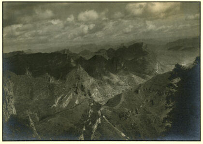 【jpg清晰版】1939年山西沙河附近的山区景观.jpg