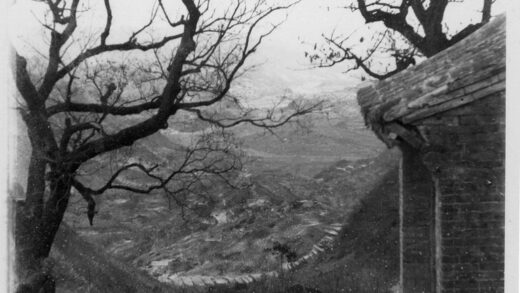 【jpg清晰版】1941年12月从北京前往根据地途中的山景.jpg