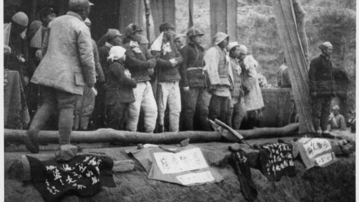 【jpg清晰版】1942年晋察冀群众大会上的舞台小组.jpg