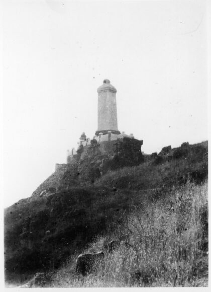 【jpg清晰版】1942年河北保定附近的狼牙山战争纪念碑.jpg