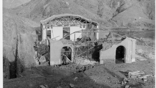 【jpg清晰版】1943年1月晋察冀边区代表大会会议使用的新建礼堂后遭轰炸位于中柏楂附近的温塘.jpg