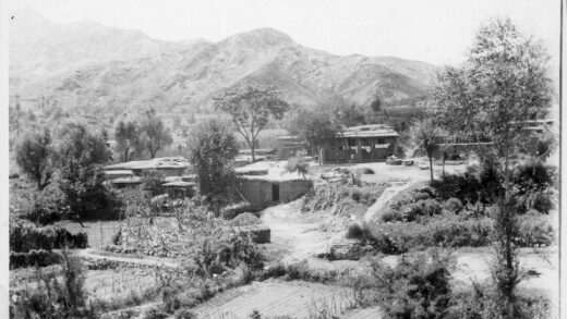 【jpg清晰版】1943年夏天林赛和班德两家居住的中杨村位于阜平附近.jpg