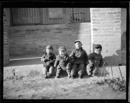 【jpg清晰版】1944年四名参与延安之旅的儿童包括埃丽卡·苏珊·林赛.jpg