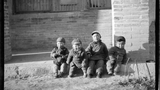 【jpg清晰版】1944年四名参与延安之旅的儿童包括埃丽卡·苏珊·林赛.jpg