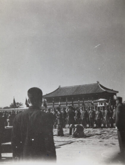 【jpg清晰版】1945年10月10日北京日本投降仪式上的摄影师们.jpg