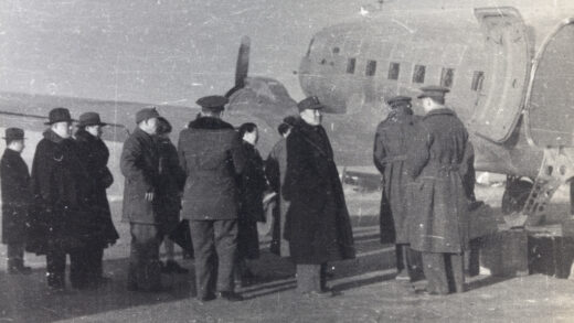 【jpg清晰版】1945年12月12日斯坦菲尔德启程前在北京机场.jpg