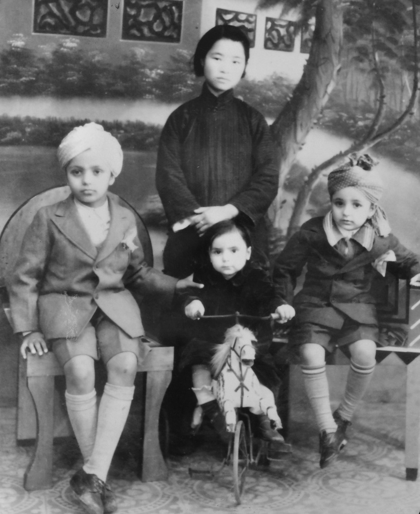 【JPG清晰版】HarbhajanSinghSangha、MohinderKaurSangha、RanjitSinghSangha与他们的阿妈上海