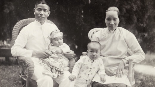 【jpg清晰版】ngiseng与他的妻子和孩子们.jpg