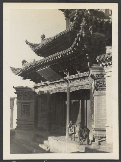 【jpg清晰版】tsapatsinghai.缉私盐入藏关卡清真寺门.jpg