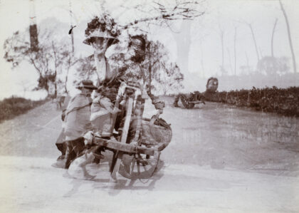 【jpg清晰版】一个女人在手推车上——双重曝光.jpg