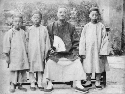 【jpg清晰版】一名中国男子和他的家人.jpg