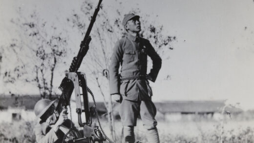 【jpg清晰版】一名军官和一名机枪手配备哈奇开斯m1914机枪.jpg