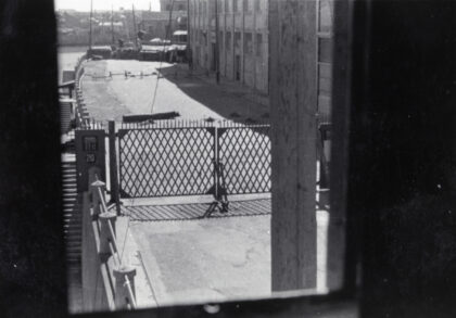 【jpg清晰版】上海1937年从西藏路桥旁f号碉堡看四行仓库.jpg