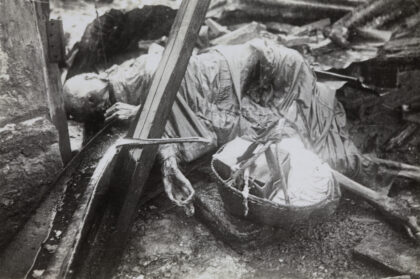 【jpg清晰版】上海1937年通州路近海拉尔路一名女性死者.jpg