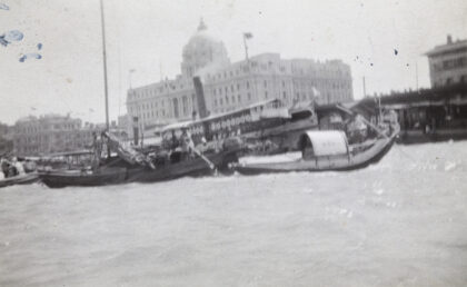 【jpg清晰版】上海外滩海关码头及黄浦江.jpg