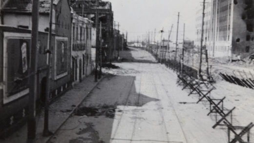【jpg清晰版】上海市上海北站管理局大楼附近的界路1937年10月.jpg