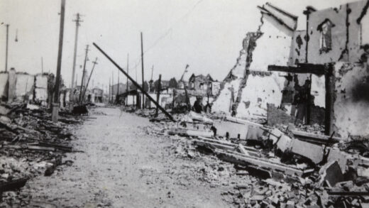 【jpg清晰版】上海海拉尔路战火破坏位于乌尔嘎路与梧州路之间1937年9月.jpg
