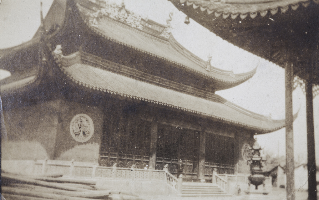 【JPG清晰版】上海玉佛禅寺的一名SMP警察